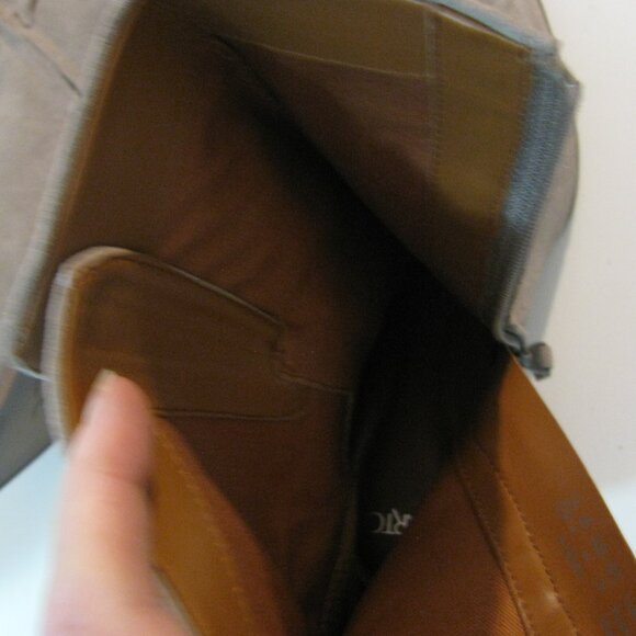 ** Santo Beige Tan Suede Boot 10M 10 NWOT Pointed Toe Zip Up Buckle Wedge Heel - Picture 9 of 13